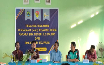 Penandatangan MoU Jejaring Antara SMKN 1 Kupang dengan SMKN Ile Boleng